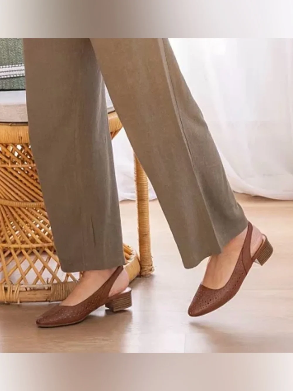 White Mountain Boronic Chestnut Perforated Block Heel Slingbacks Sandals size 9 - Picture 6 of 9